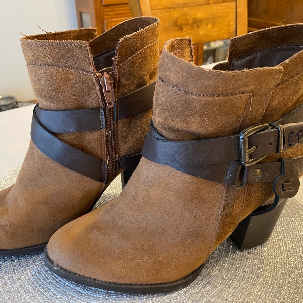 Tan 3” Mossimo short boots